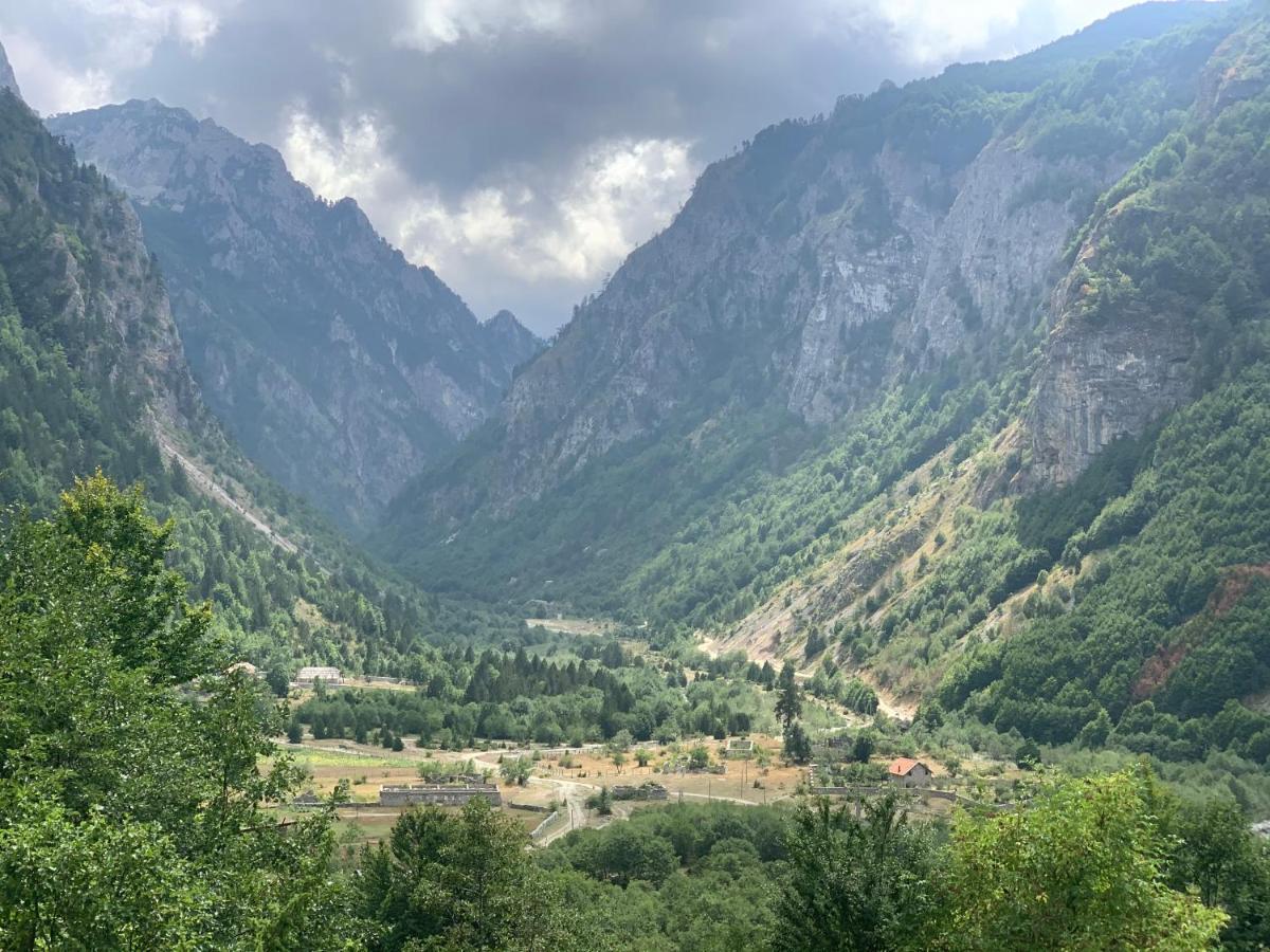 Vita Guesthouse Bajram Curri Екстер'єр фото
