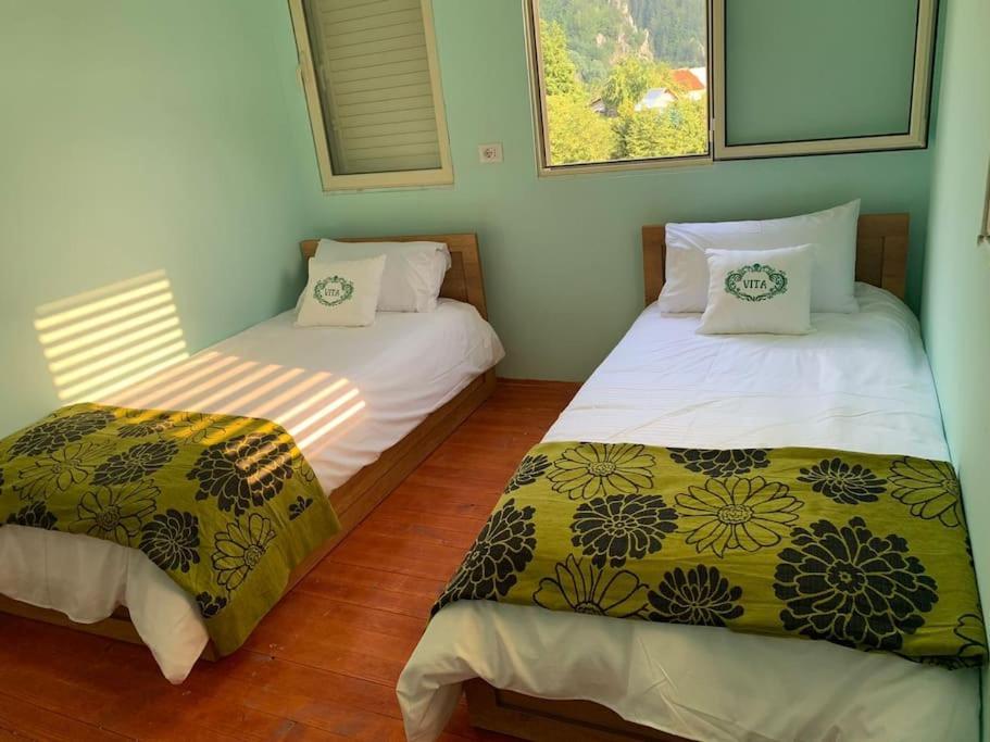 Vita Guesthouse Bajram Curri Екстер'єр фото