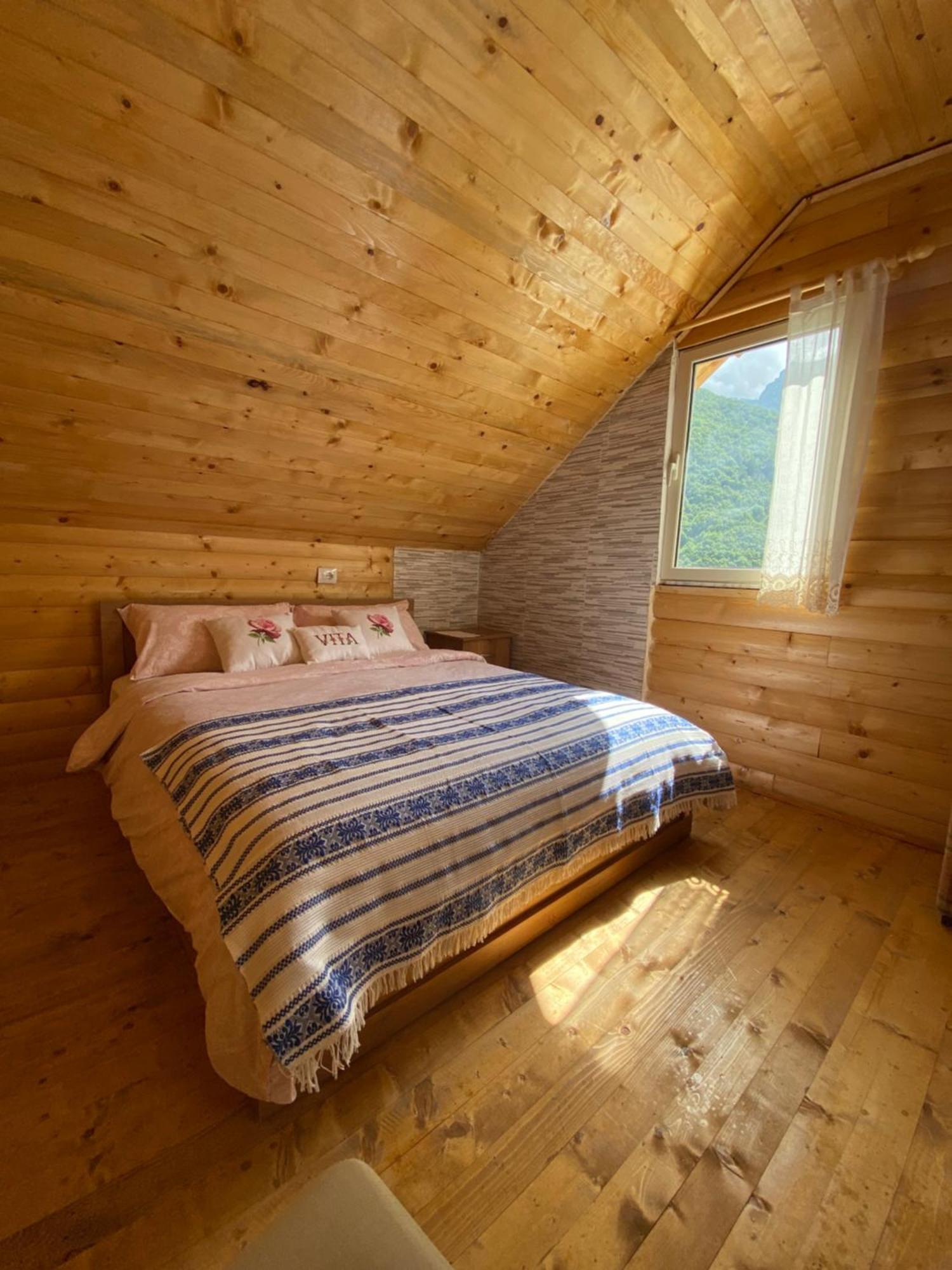 Vita Guesthouse Bajram Curri Екстер'єр фото