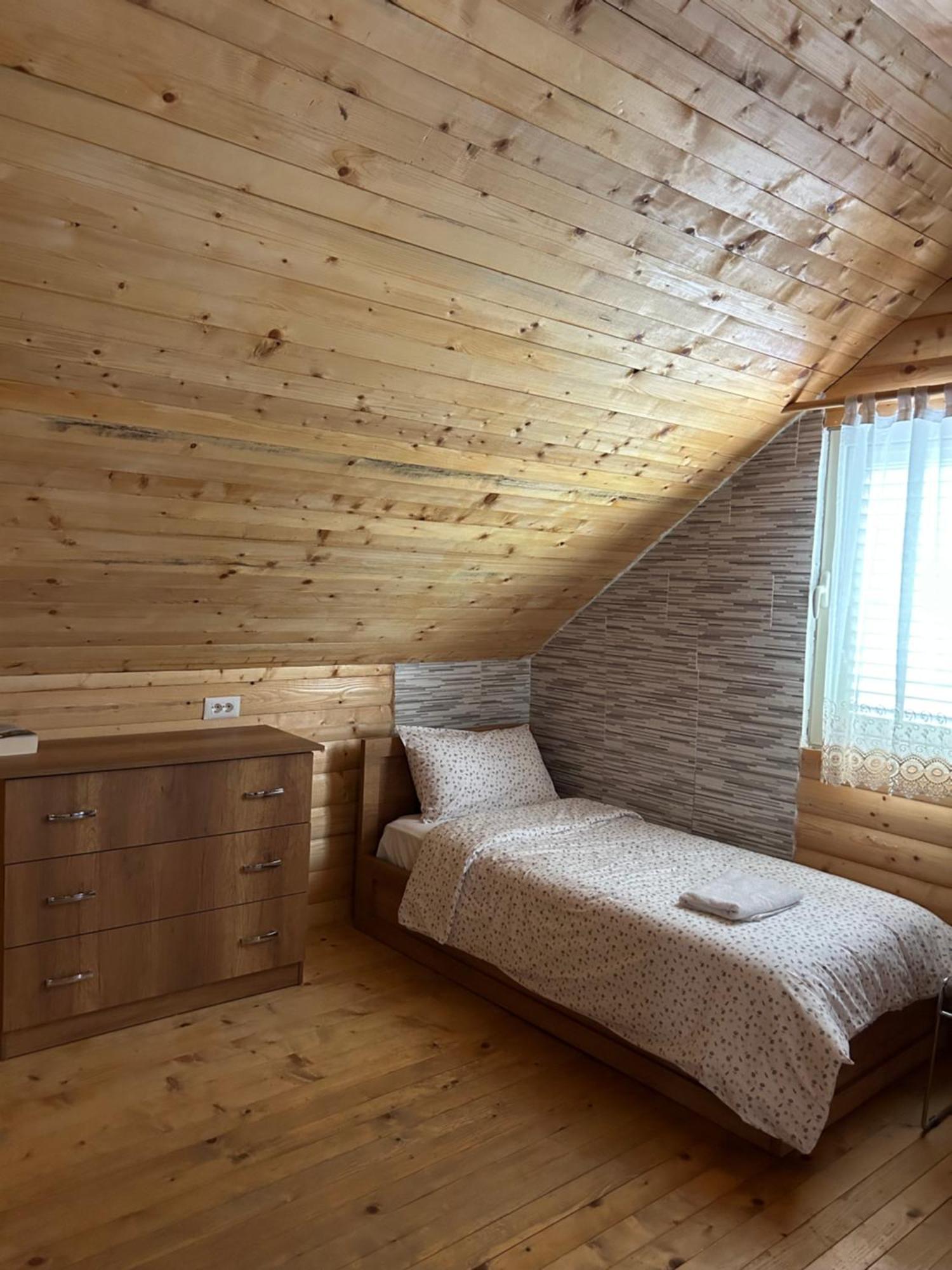 Vita Guesthouse Bajram Curri Екстер'єр фото