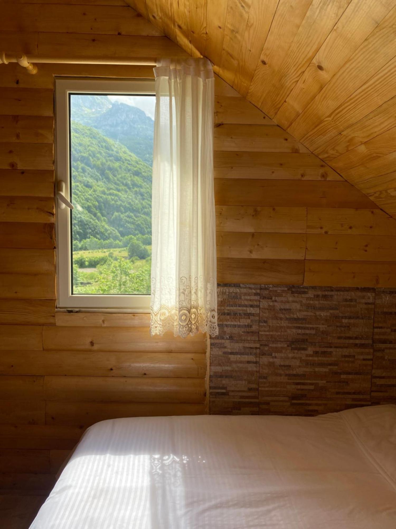 Vita Guesthouse Bajram Curri Екстер'єр фото