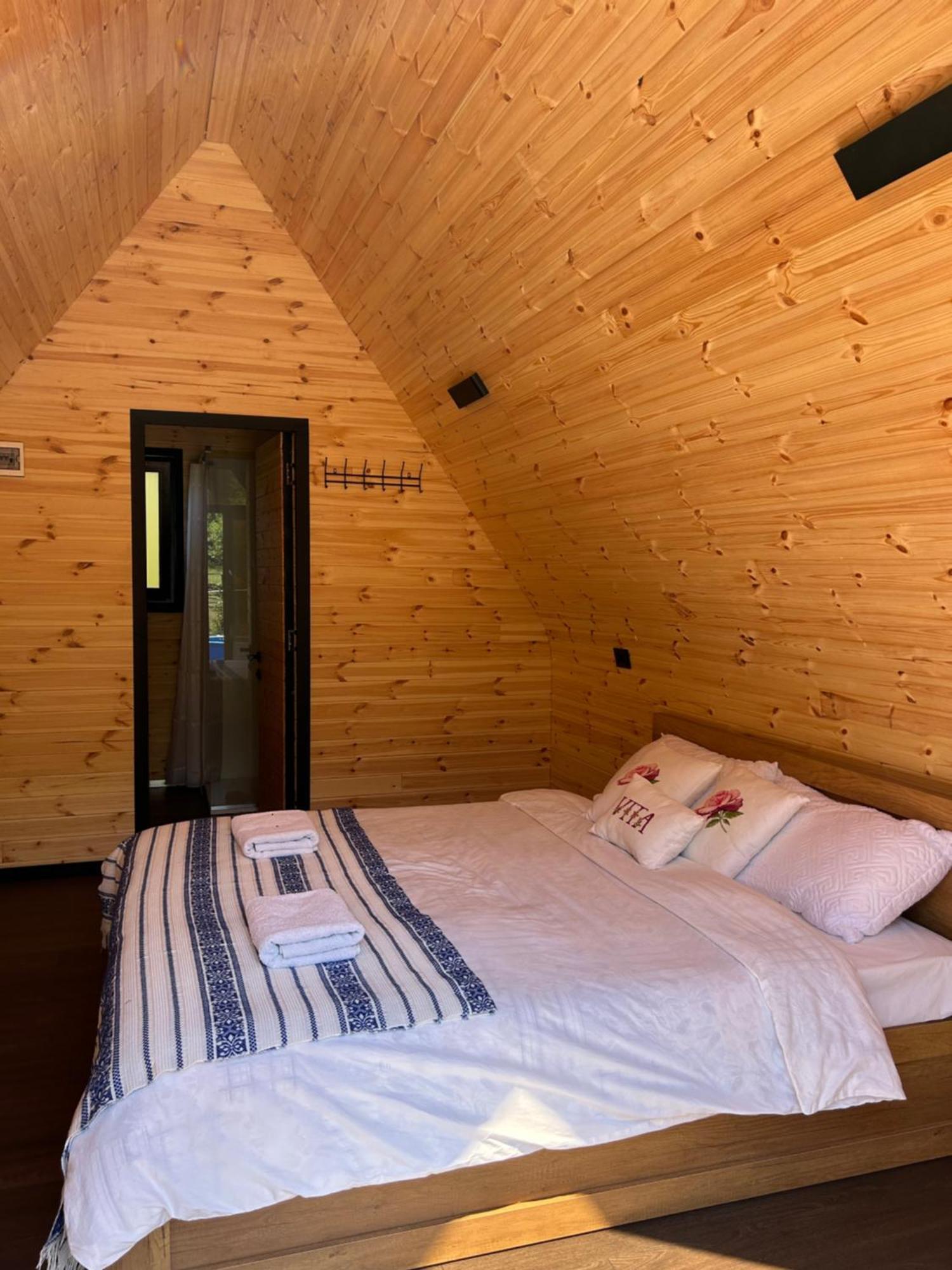 Vita Guesthouse Bajram Curri Екстер'єр фото