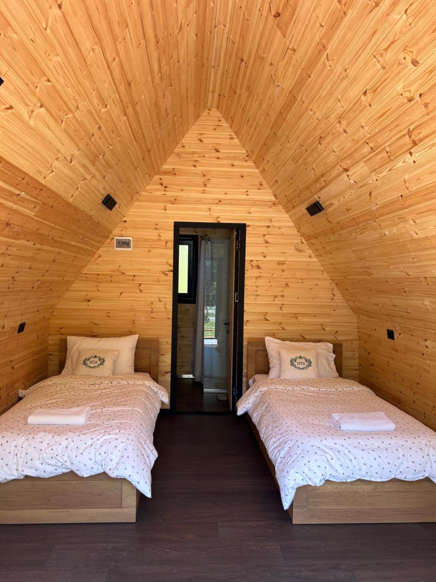 Vita Guesthouse Bajram Curri Екстер'єр фото