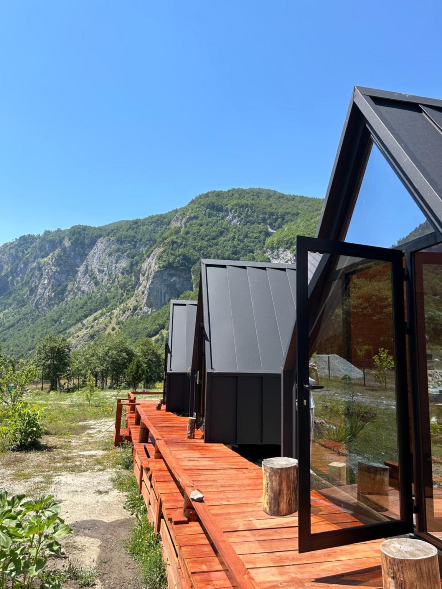 Vita Guesthouse Bajram Curri Екстер'єр фото