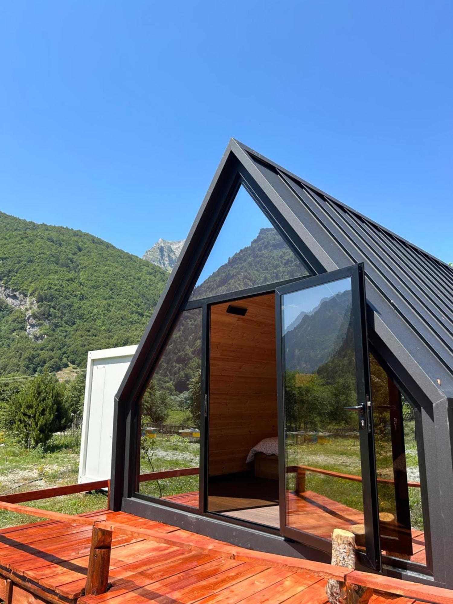 Vita Guesthouse Bajram Curri Екстер'єр фото